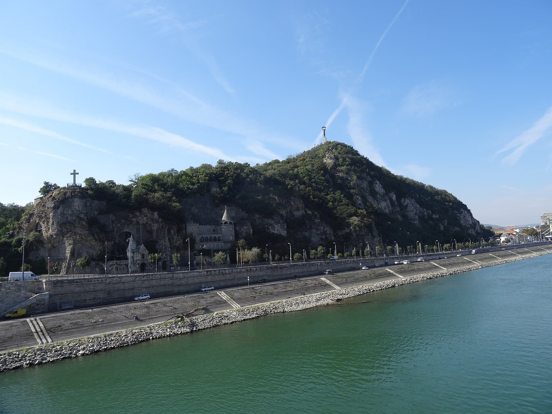 Citadella og Gellért-høyden med byen og Donau under.