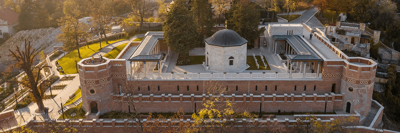 Gül Baba-türbeen på Mecset utca i Budapest, det eneste gjenværende osmanske monumentet i byen.